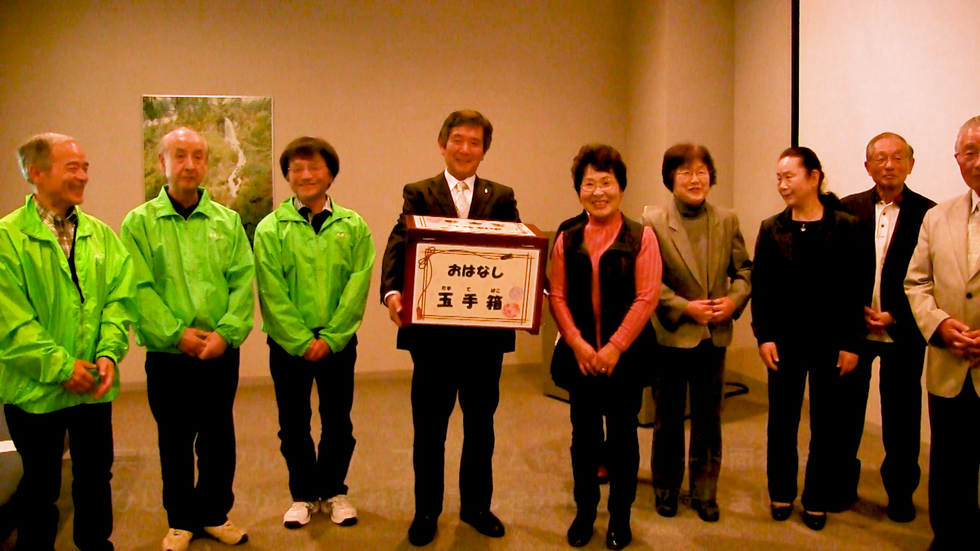 八ヶ岳総合博物館「お話玉手箱」贈呈式